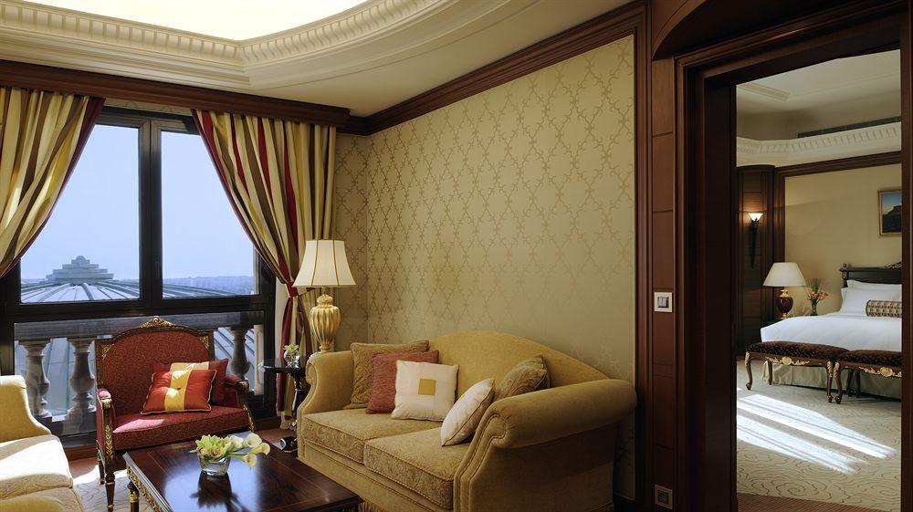 The Ritz-Carlton, Riade Exterior foto A suite at the Four Seasons Hotel, Istanbul
