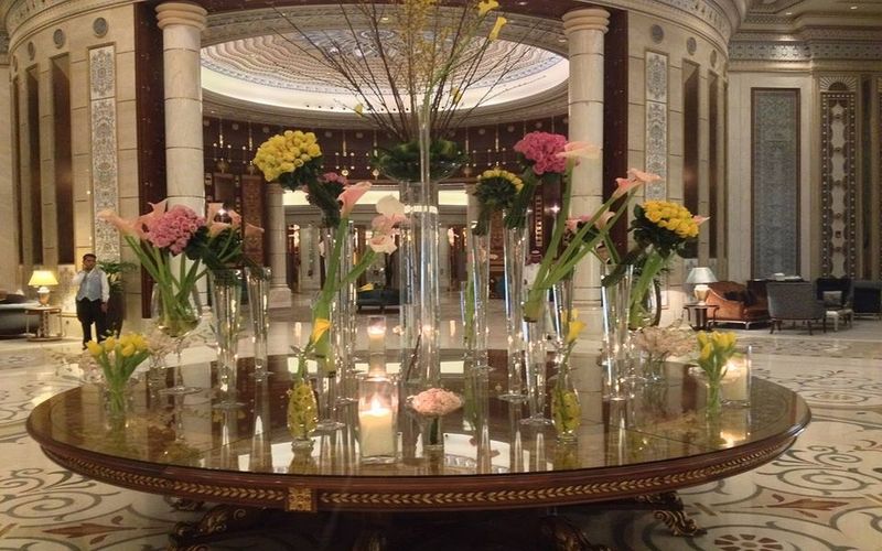 The Ritz-Carlton, Riade Exterior foto The lobby of the hotel